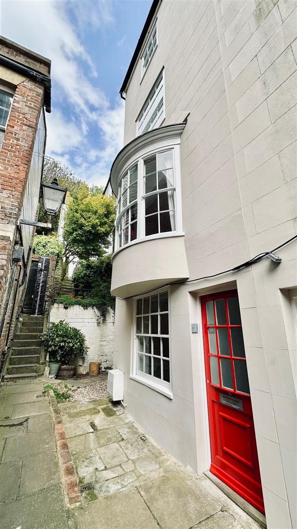 4 bed property in Burdett Place, Old Town, Hastings